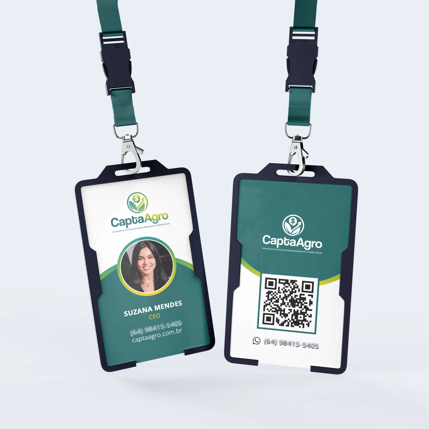 Mockup de crachás profissionais da Capta Agro exibindo frente com foto da CEO e verso com QR Code em tons de verde.