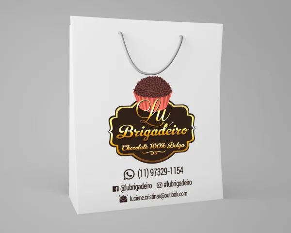 Criação de Arte de Sacola para Lu Brigadeiro: Embalagem que Valoriza