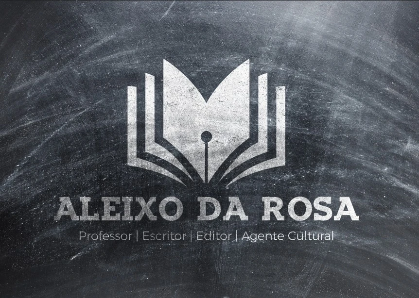 Logotipo em estilo giz sobre quadro-negro simulando livro aberto e pena de escrita para Aleixo da Rosa - criação de logo para educação.