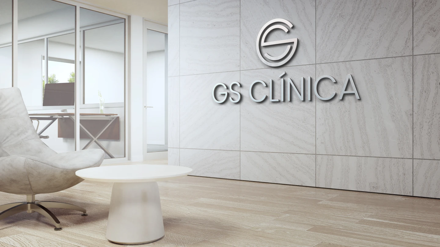 Design de logo moderno para a GS Clínica Médica focado em posicionamento estratégico e memorização.