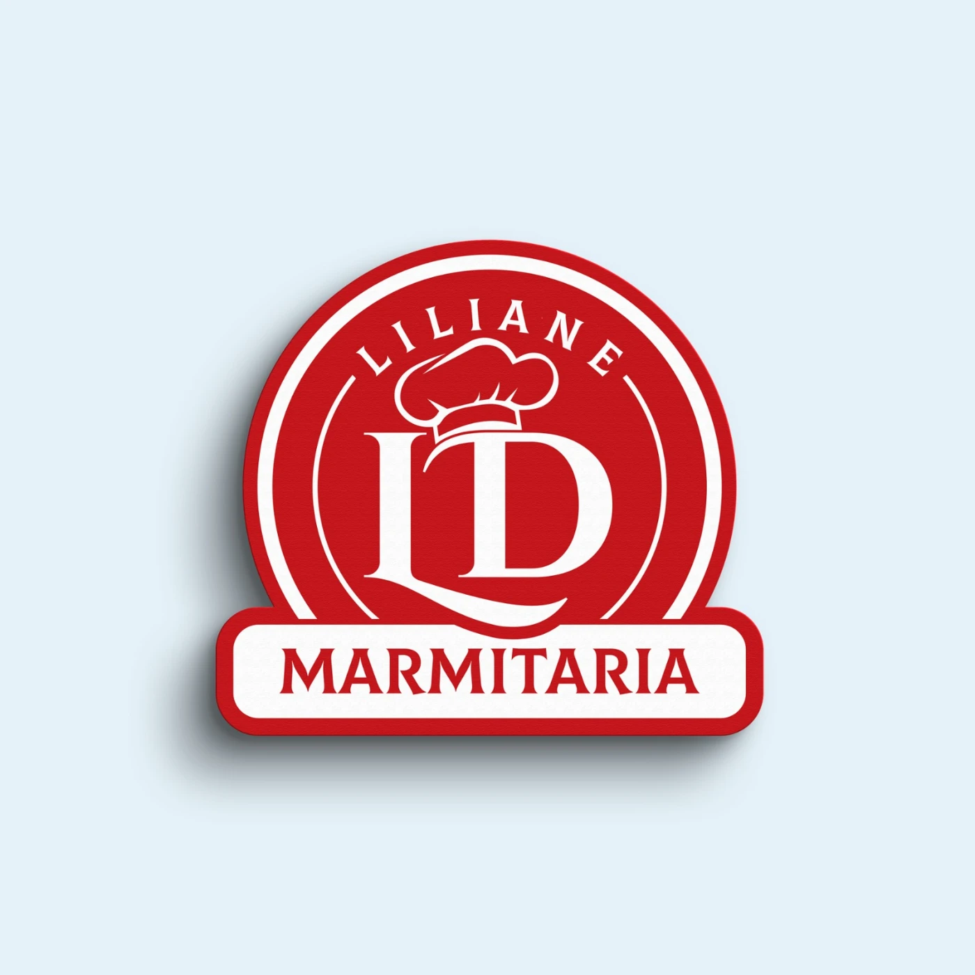 Logotipo circular vermelho e branco da Liliane Marmitaria com ícone de chapéu de chef e iniciais LD.