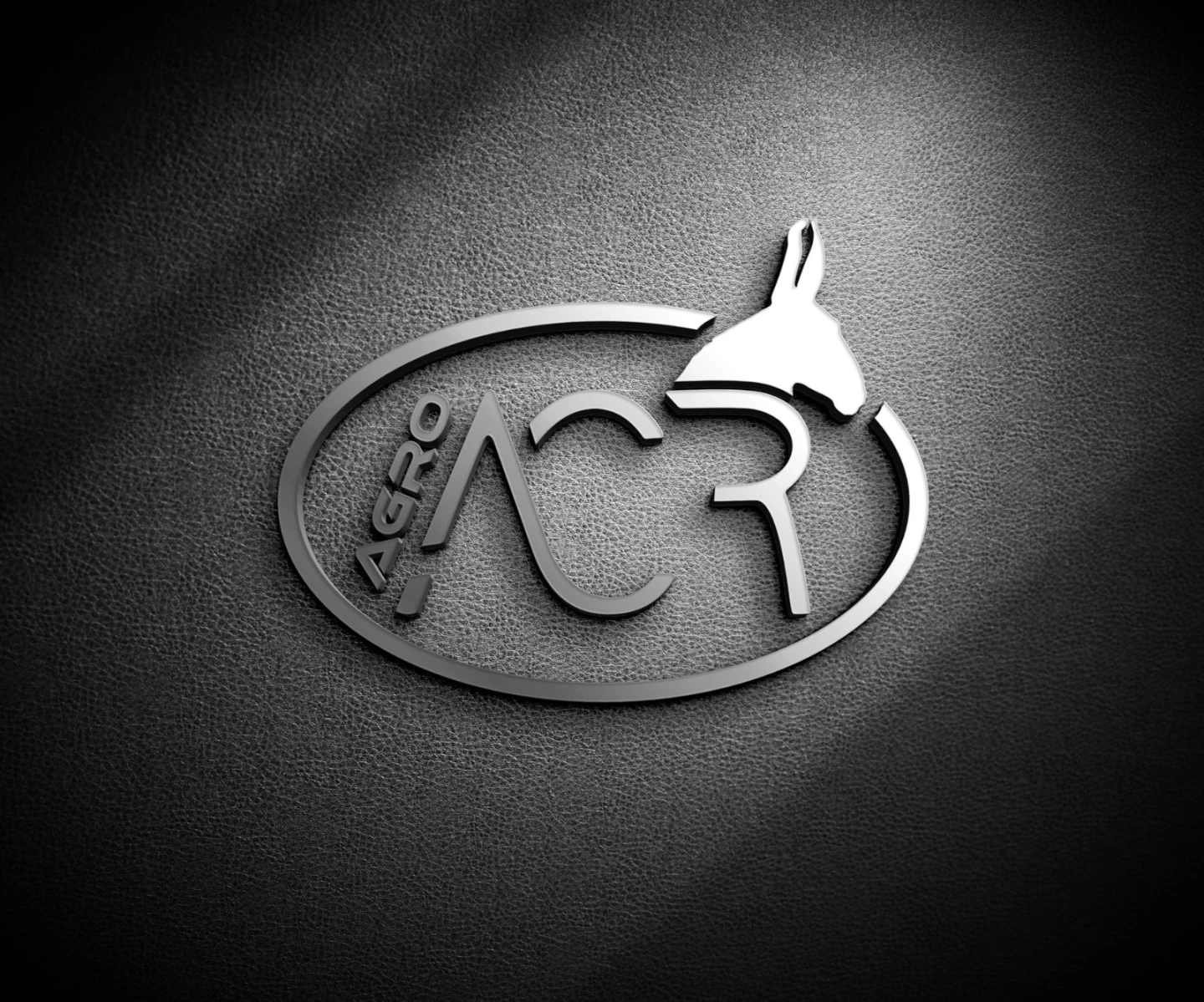 Logotipo metalizado com iniciais ACR integrado à silhueta estilizada de um cavalo para criação de logo para agro sobre fundo de textura escura.