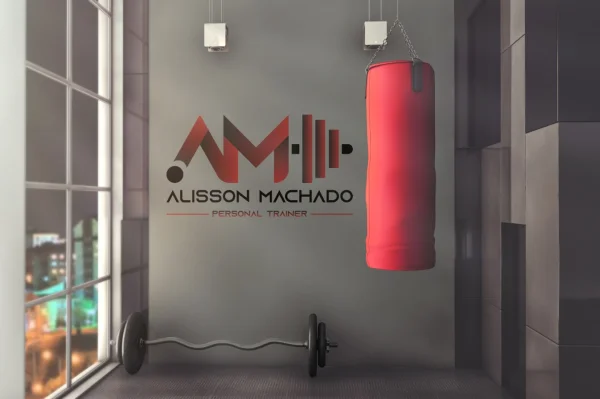 Logotipo moderno aplicado em parede de estúdio fitness para o projeto de criação de logo para Personal Trainer Alisson Machado.