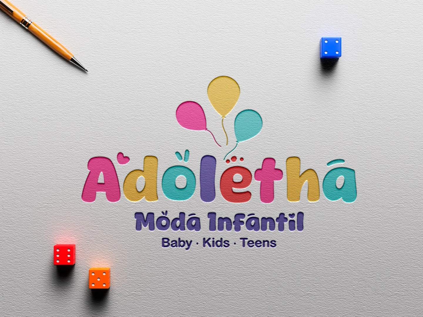 Logotipo colorido Adôlêthâ Moda Infantil em relevo sobre fundo texturizado cinza claro, ilustrando o serviço de criação de logo para varejo.
