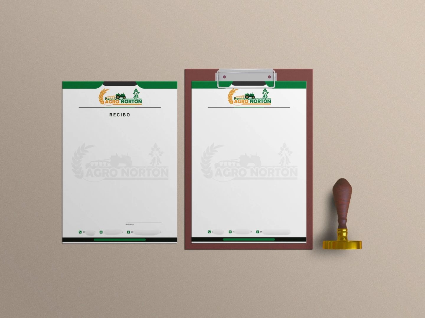 Mockup institucional de criação de papel timbrado para agro exibindo os documentos impressos da marca Agro Norton ao lado de uma prancheta e um carimbo de madeira.