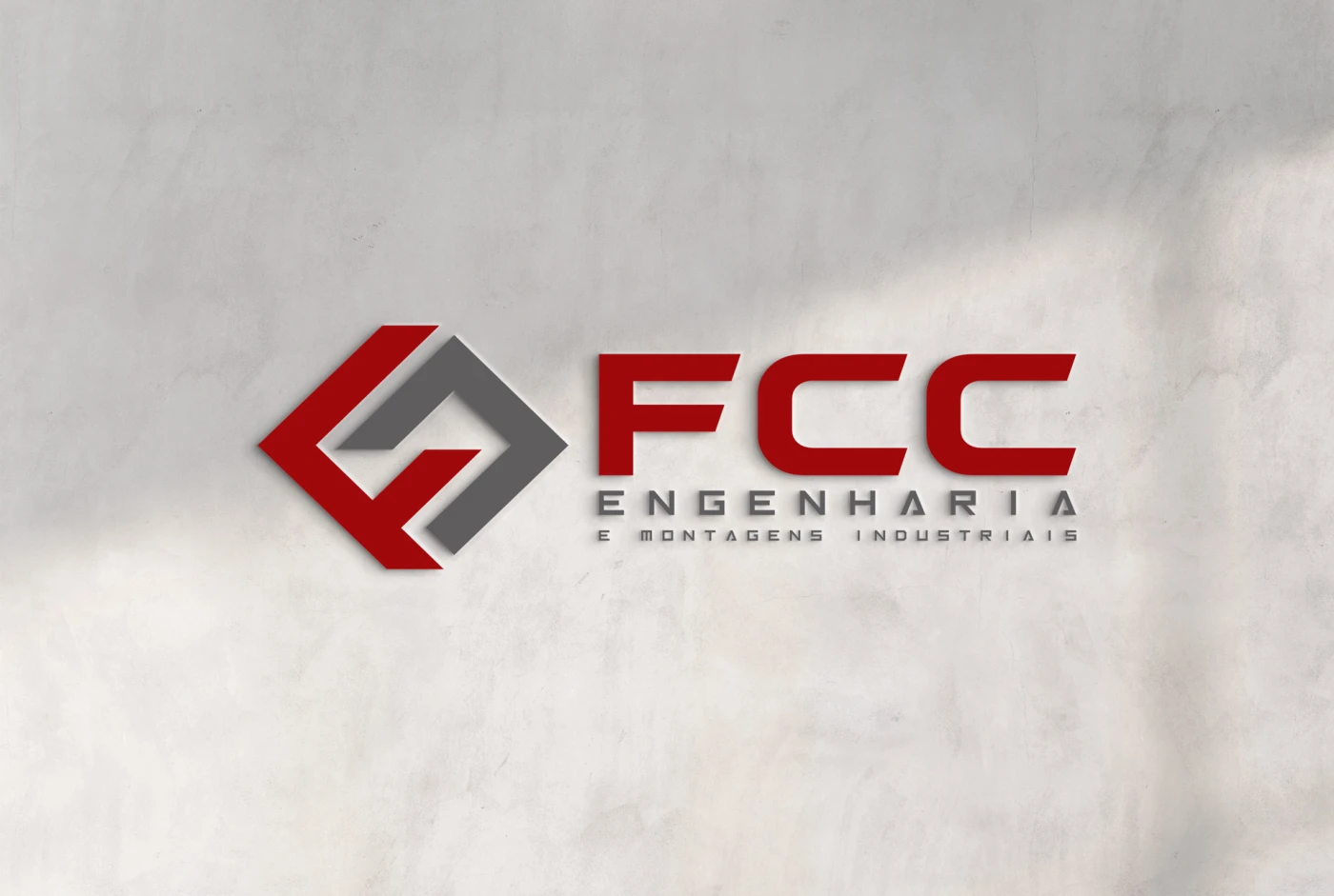 Logotipo moderno para empresa de engenharia FCC em tons de vermelho e cinza sobre fundo de concreto.