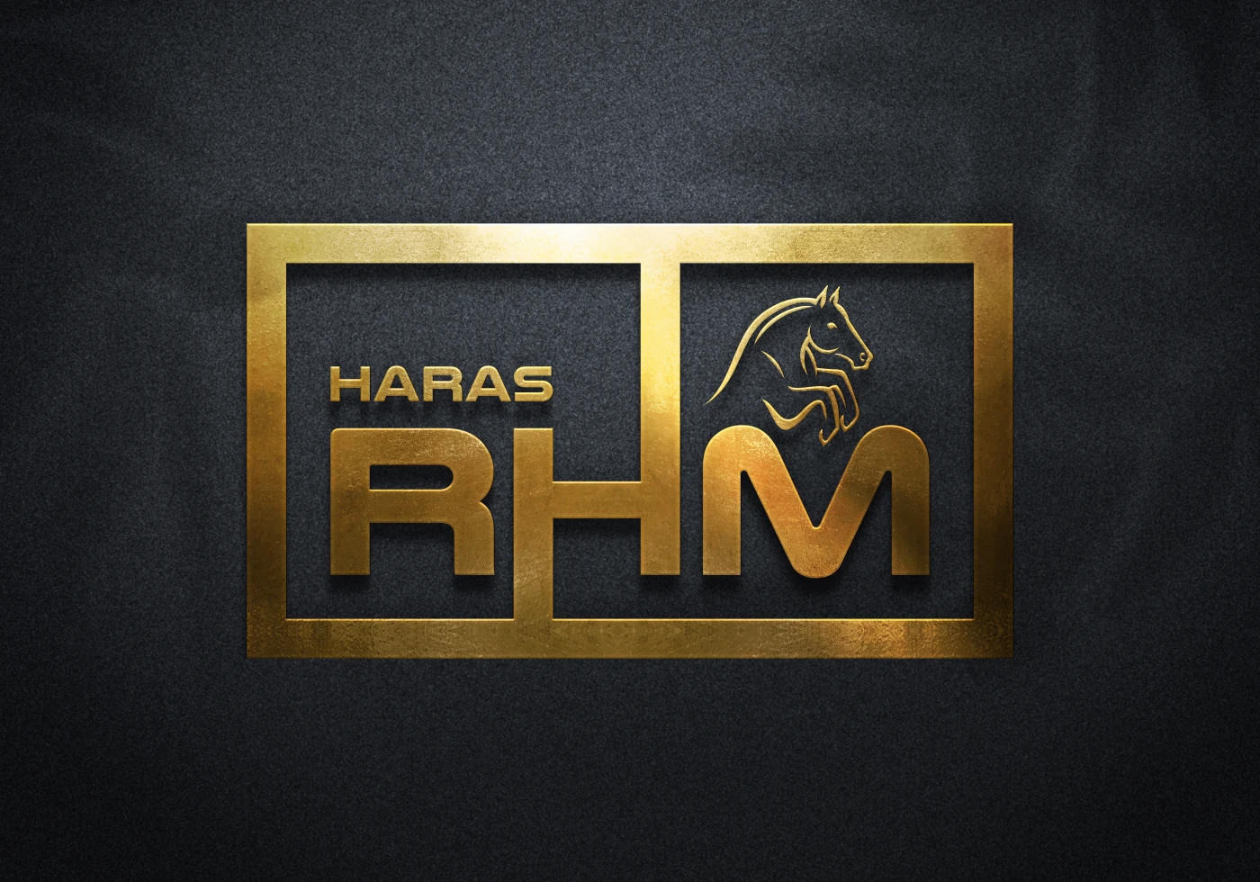 Logomarca Haras RHM — monograma dourado com símbolo de cavalo, criado pela Fox Creative para haras na Bahia