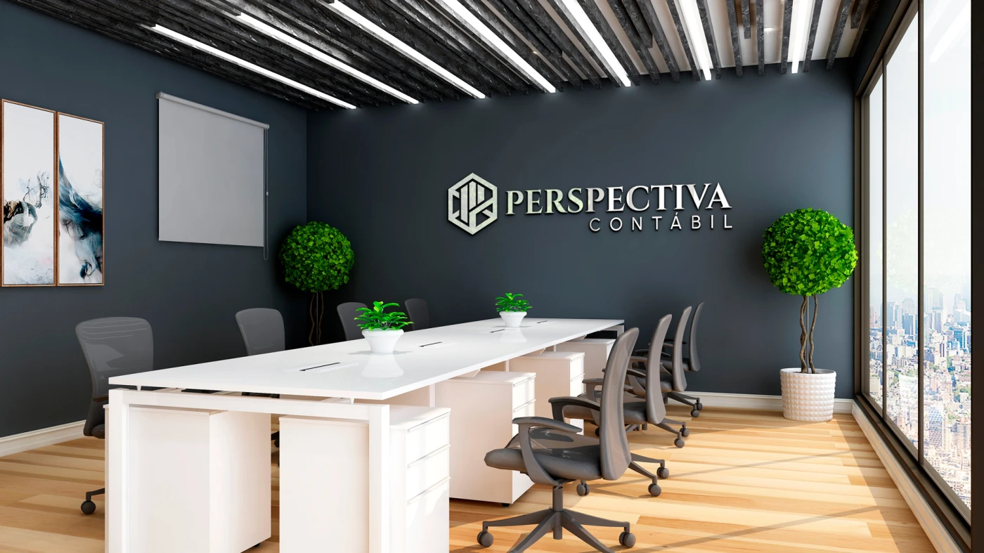 Logomarca 3D prateada da Perspectiva Contábil aplicada na parede de uma sala de reuniões moderna.