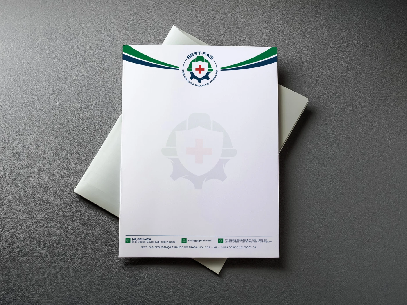Papel timbrado A4 da SEST-FAG Segurança e Saúde no Trabalho — cabeçalho com faixas curvas em verde e azul-marinho, logotipo centralizado, marca d'água do símbolo e rodapé com contatos e CNPJ, criado pela Fox Creative